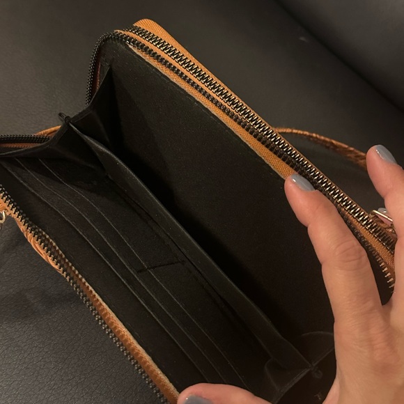 Darcy Marks Crossbody Wallet Purse - Picture 6 of 7